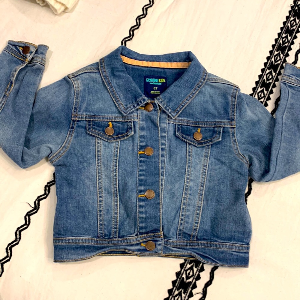 OSHKOSH genuine kids. Girls Jean jacket. Size.5T
